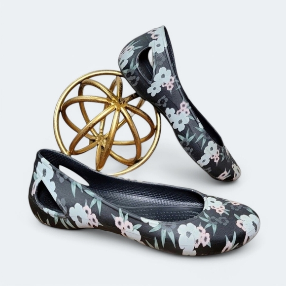 Crocs Laura Floral Printed Flats Comfy Size 5 Flowers - Picture 1 of 15